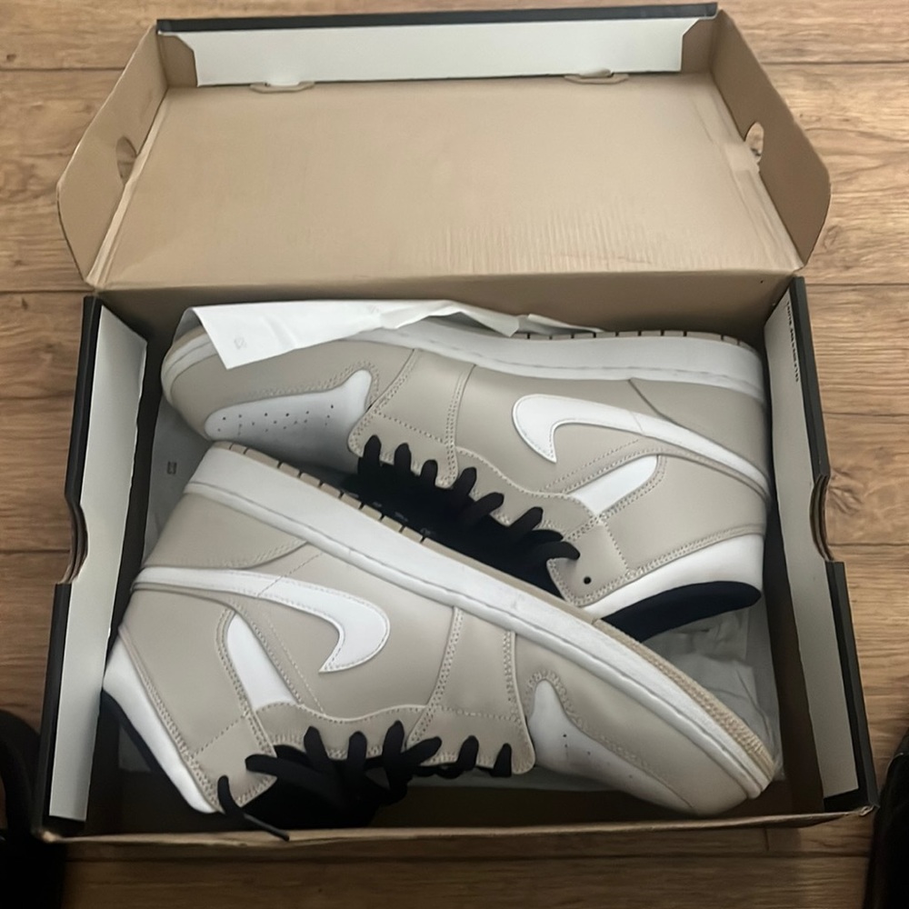 Jordan 1 desert sand - Picture 1 of 6